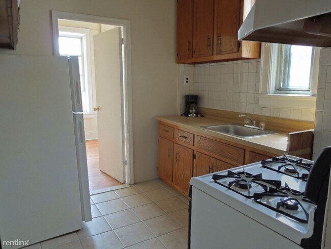 Building Photo - 2 br, 1 bath Townhome - 285 New York Ave