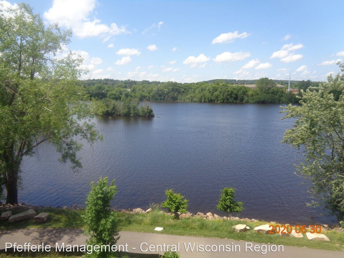 Foto del edificio - 1000 N River Dr