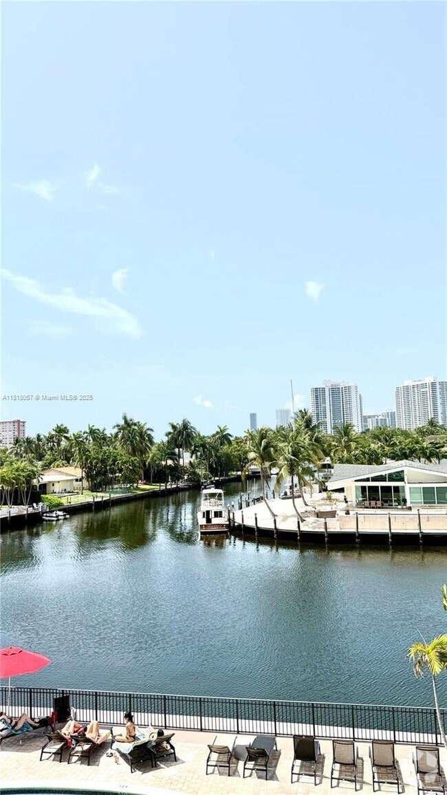 Building Photo - 301 Golden Isles Dr