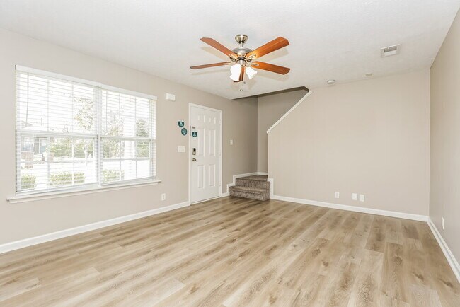 Foto del edificio - 1081 Lakewalk Dr