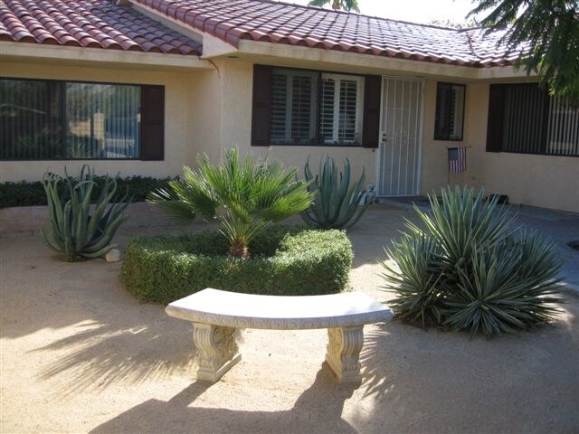 Courtyard - 44600-44620 San Rafael Ave