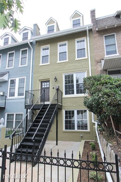 Primary Photo - 426 15th St NE