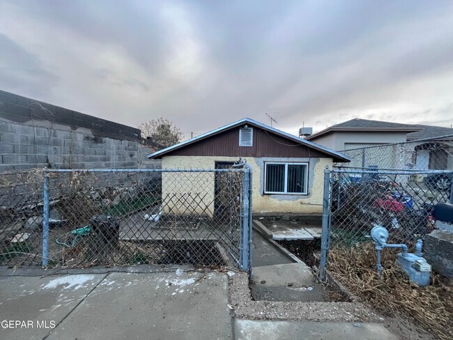 Building Photo - 6389 Salas Ln