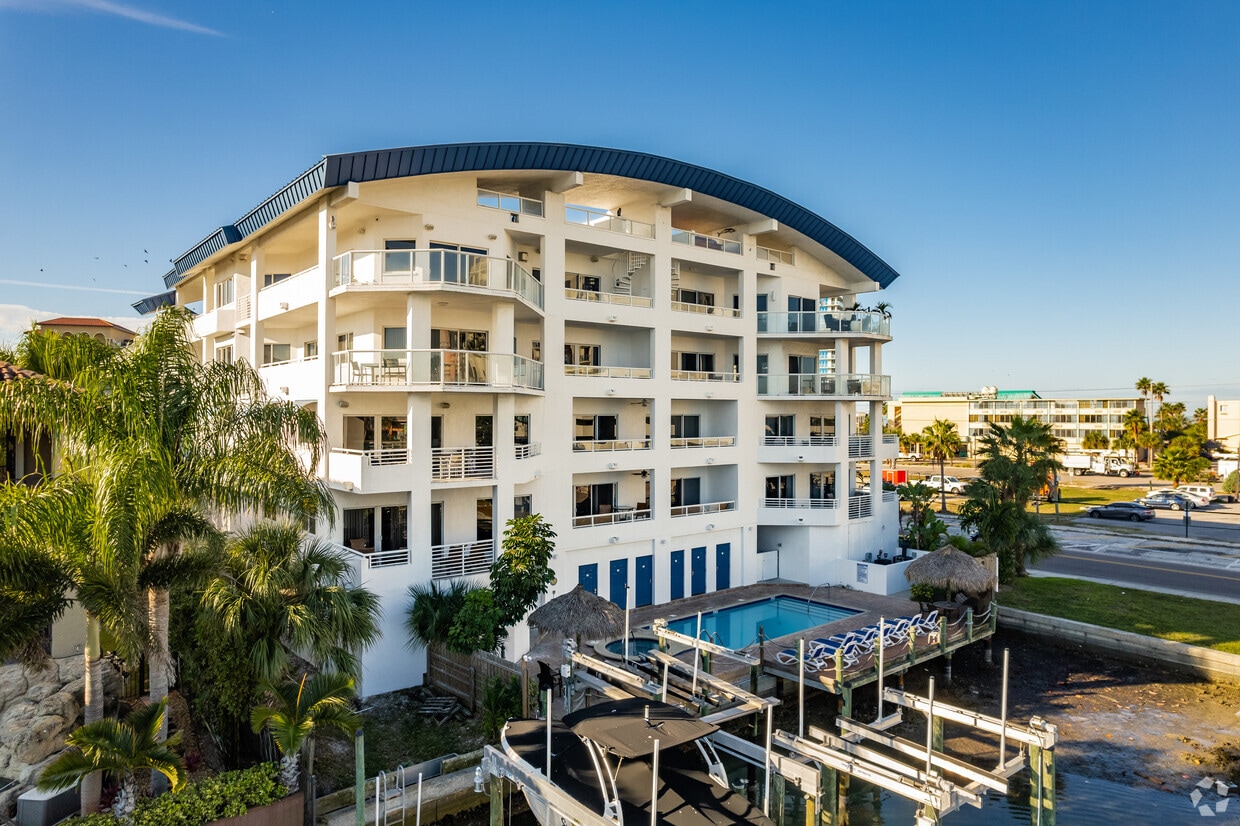 100 Bayside Dr Clearwater Beach, FL - Sun West Palms