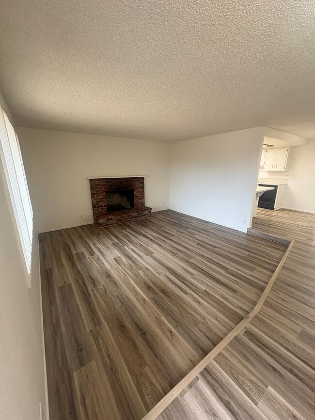 Foto del edificio - 3 Bedroom, 2 Bathroom House in Bethel-Dane...