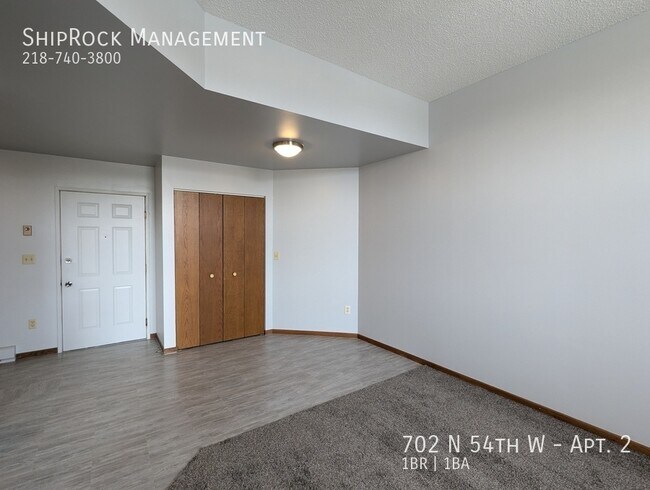 Foto del edificio - 702 N 54th Ave W