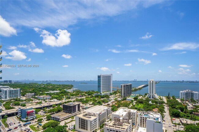 Foto del edificio - 121 NE 34th St