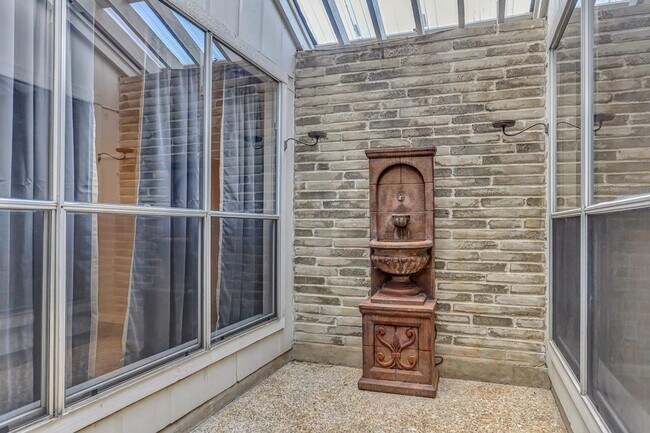 Foto del edificio - UPDATED 3-BEDROOM HOME IN WHISPERING OAKS