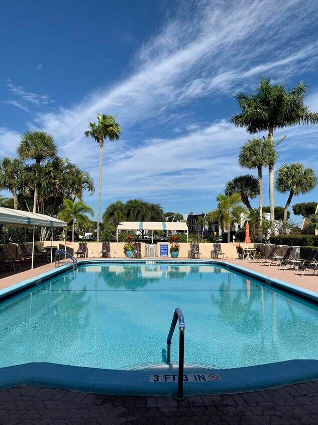Building Photo - 4266  Deste Court 102 Lake Worth Fl 33467