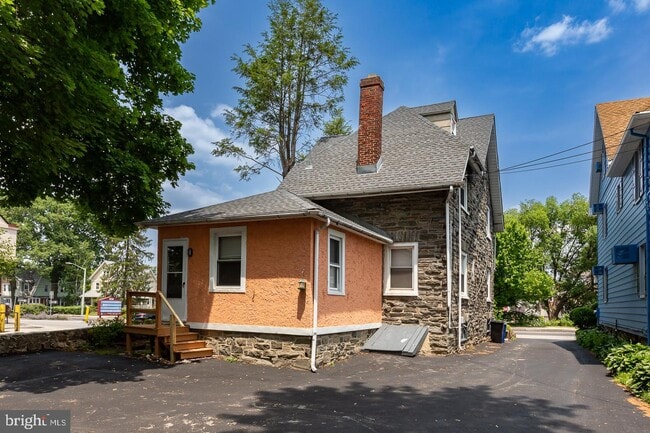 Building Photo - 954 County Line Rd