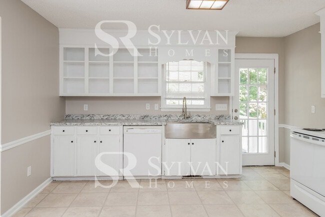 Building Photo - Live the good life in this 3 BR, 2.5 BA home