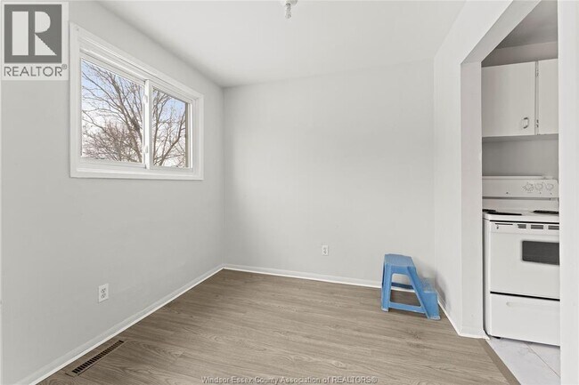 Photo du bâtiment - 1900 Columbia Ct