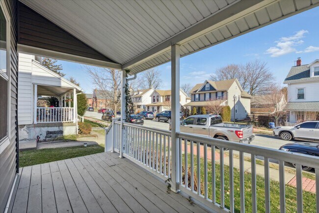 Building Photo - Recently Renovated 4B/3B Twin In Malvern B...