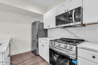 Building Photo - 700 1st Ave