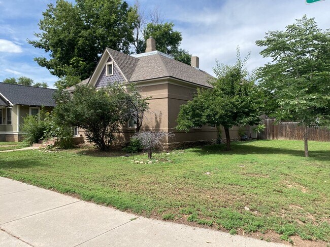 Building Photo - STUDENTS WELCOME! Classic Old Town Fort Co...