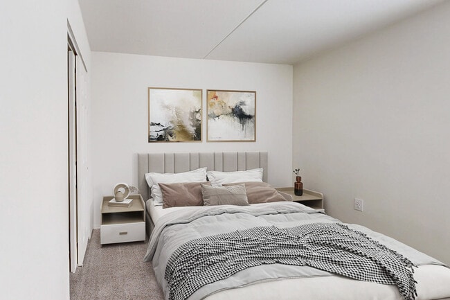 Building Photo - Colebrook Apartments