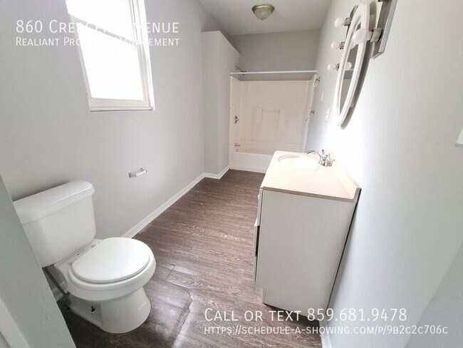 Building Photo - 2 bedroom 1 bath