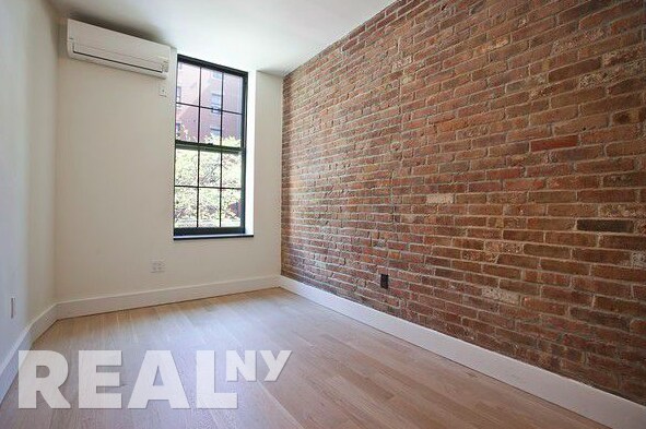 Foto del edificio - 243 East 2nd Street