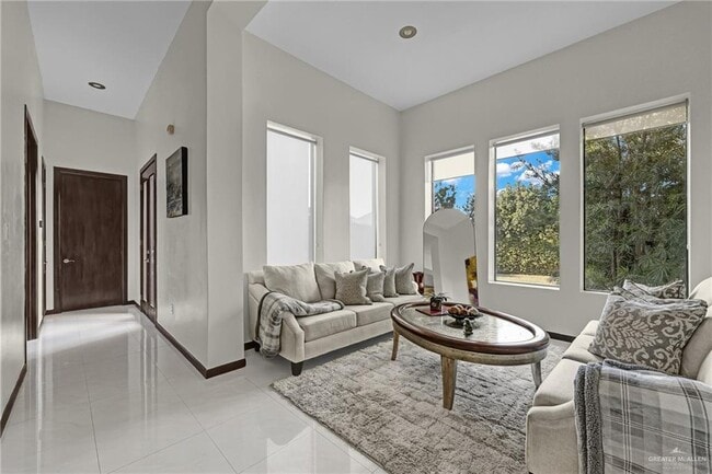 Building Photo - 26 Red River Dr