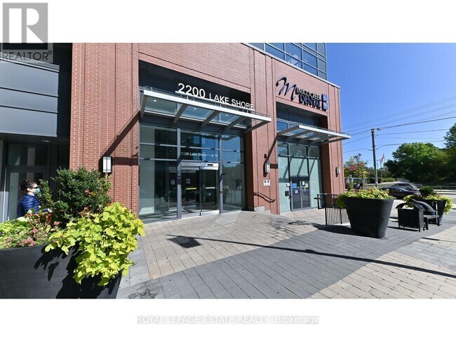 Photo du bâtiment - 2200-2200 Lake Shore Blvd W