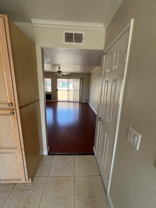 Foto del edificio - 8552 Belmont St