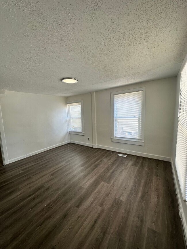 Building Photo - Single Family Home Available Almost Immediately!