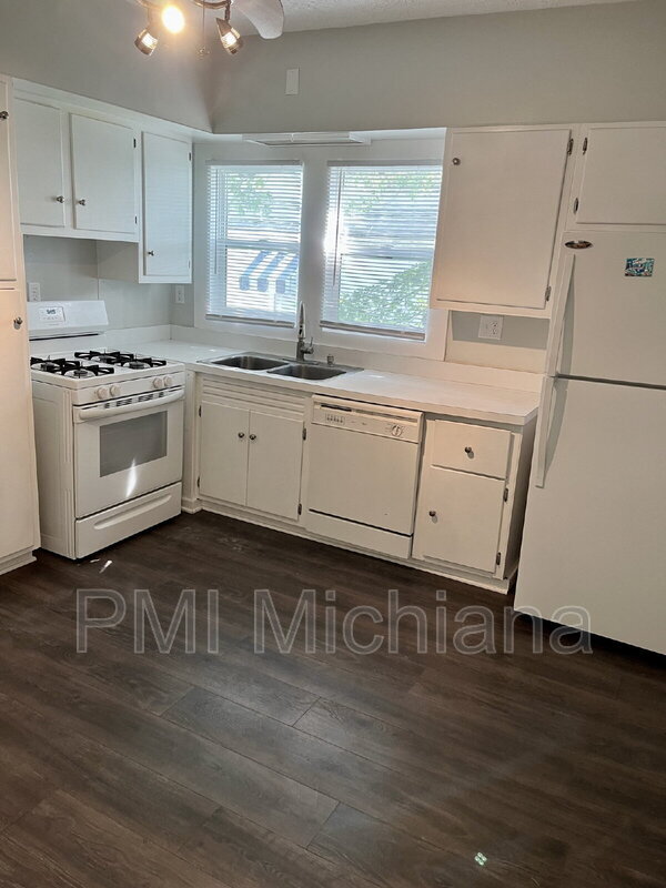 Foto del edificio - 711 W 5th St