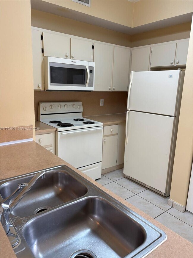 Foto del edificio - 7320 NW 114th Ave