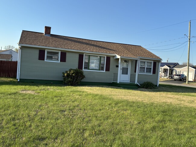 Building Photo - 32 Loretta St