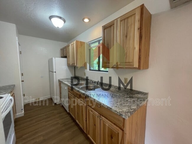 Building Photo - 1957 S 8th St W