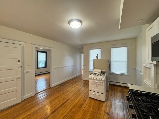 Building Photo - 36 Linden Ave