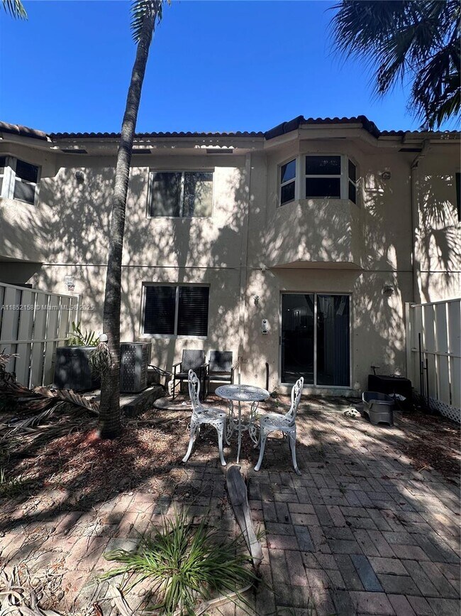 Foto del edificio - 2200 NW 78th Ave