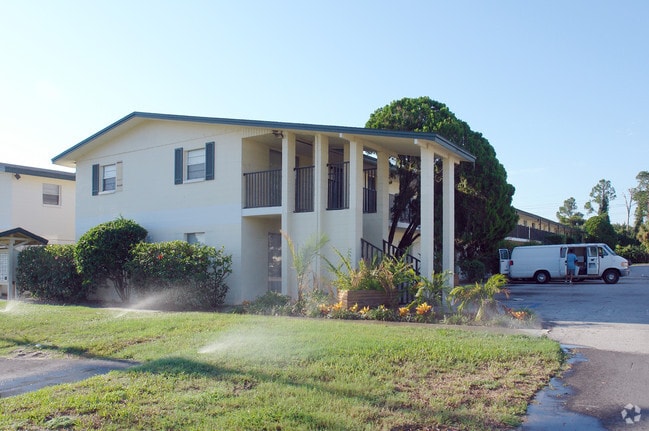 Building Photo - Village Greene