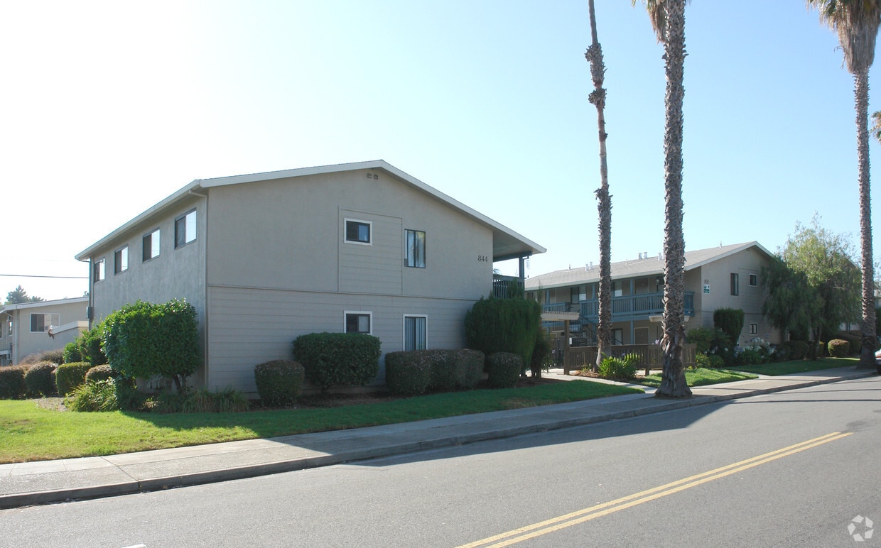 Building Photo - Sharmon Palms Lane