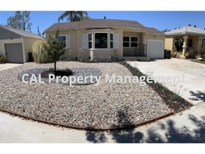 Building Photo - 2125 N Screenland Dr