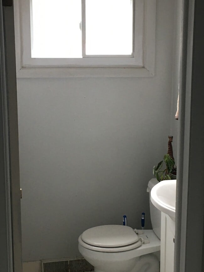 2 bathrooms - 1424 Willow Ln