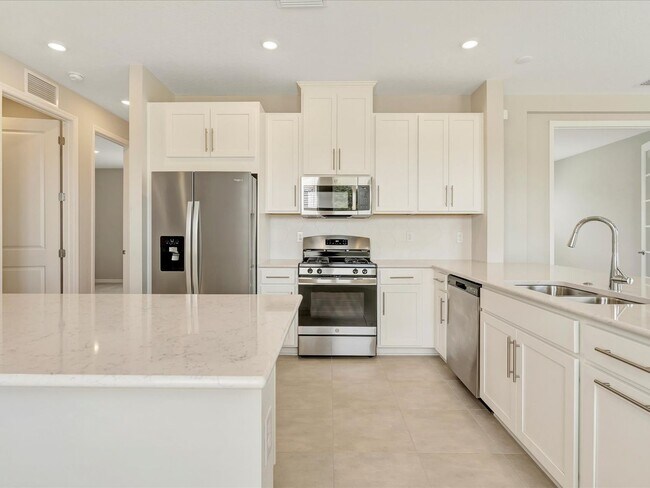 Foto del edificio - Stunning 3 Bed/ 2.5 bath + Den - New Build...