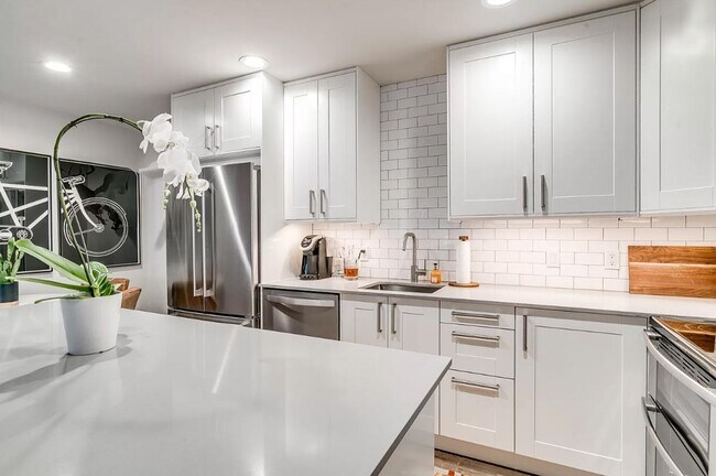 Foto del edificio - Lavish 1BD/1BTH Condo in Nichols Hills. Mi...