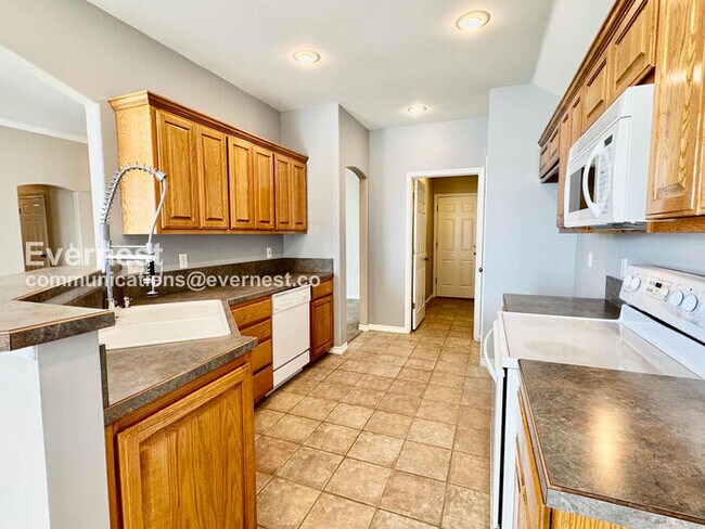 Building Photo - 1412 W 117th St S