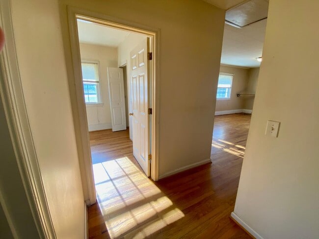 Foto del edificio - 6260 Renan Rd