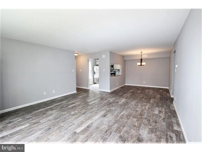 Building Photo - Renovated 2 bedroom 2 bath condo