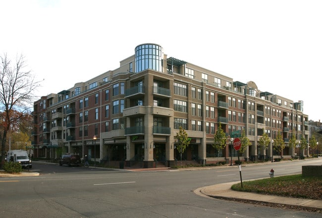 Building Photo - The Broadway