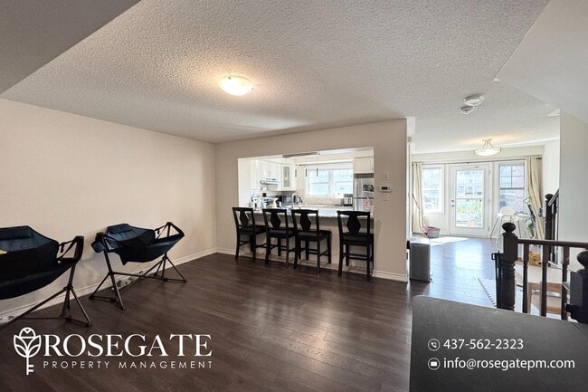 Photo du bâtiment - Newly Renovated 2-Bedroom Townhome in Oakv...