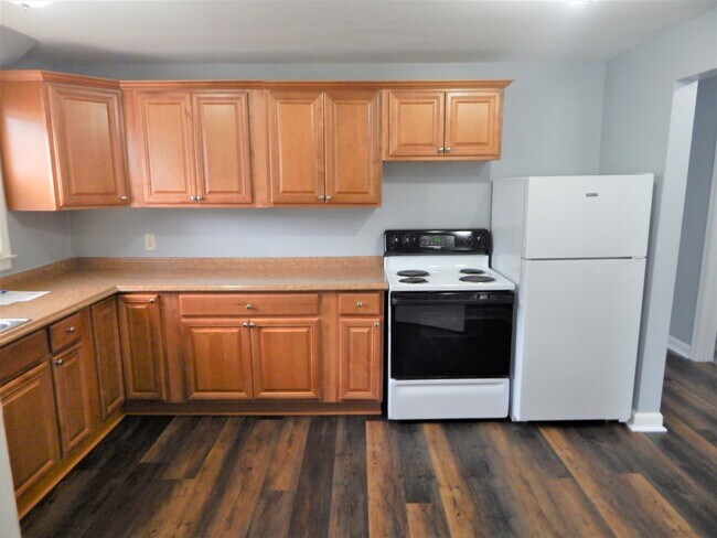 Kitchen - 3927 N 60th St