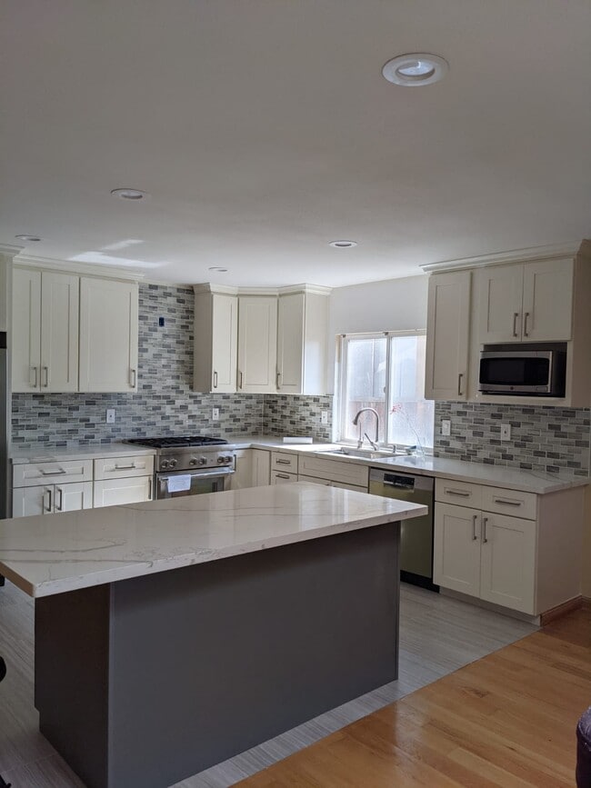 Kitchen - 1941 Oro Dr
