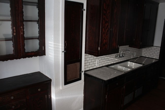 Building Photo - 4256 2nd Ave