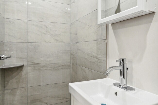 Building Photo - 2025 N 16th St