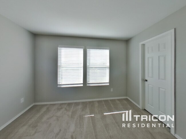 Building Photo - 10718 Castello Cyn