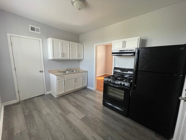 Foto del edificio - 7912 S Bishop St