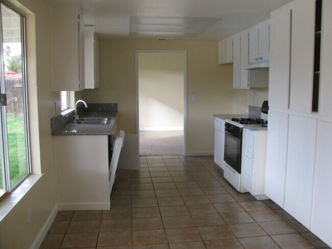Building Photo - 4bd/2.5ba House - Moreno Valley